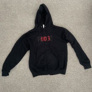 Point 3, Medium, Black and Red